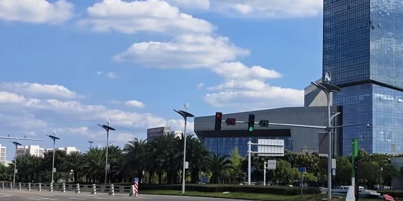 新能源“風(fēng)光無限”！華體風(fēng)光儲(chǔ)充一體化解決方案“碳”尋未來“源動(dòng)力”