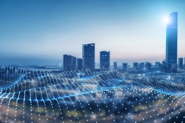 使智慧路燈等物聯(lián)網(wǎng)城市家具成為城市數(shù)據(jù)采集交互的節(jié)點(diǎn)和遍布城市的智能服務(wù)終端，實(shí)現(xiàn)了傳統(tǒng)市政建設(shè)與新基建的完美融合。